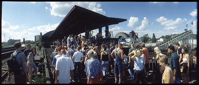 Loveparade - Bahnsteig - Juli 1998
